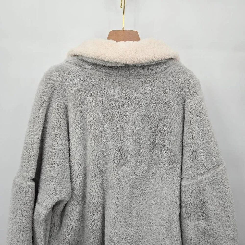 Hammacher Schlemmer Pullover Lounge Sweater Size Medium Gray Plush Warm Cozy Win